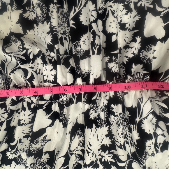 Floral Black and White Womens Maxi Dress Size Medium - Picture 8 of 8